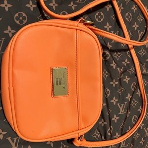 Tommy hilfger cross body